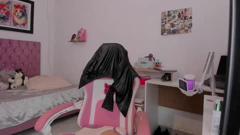 Snapshot of sophie_dolly_ chatting on 01-14-26, 05:51 sophie doll online show from 01-14-26, 05:51