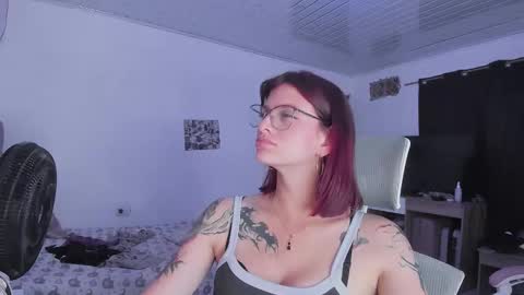 Snapshot of sophie_dolly_ chatting on 02-25-26, 10:52 sophie doll online show from 02-25-26, 10:52