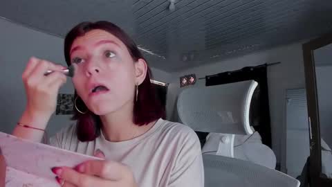 Snapshot of sophie_dolly_ chatting on 02-27-26, 07:03 sophie doll online show from 02-27-26, 07:03