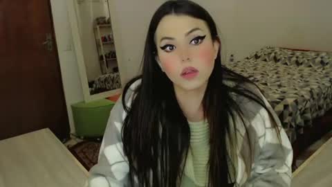 Sophie Fantasys online show from 06-24-26, 05:17