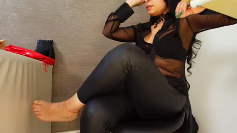 Snapshot of sophie_littles chatting on 12-14-24, 06:52 Sophie online show from 12-14-24, 06:52