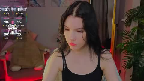 sophie_nomenal_ online show from 10-13-25, 01:44