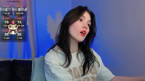 sophie_nomenal_ online show from 11-19-25, 01:44