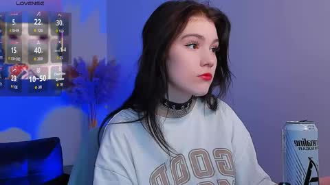 sophie_nomenal_ online show from 11-23-25, 01:44