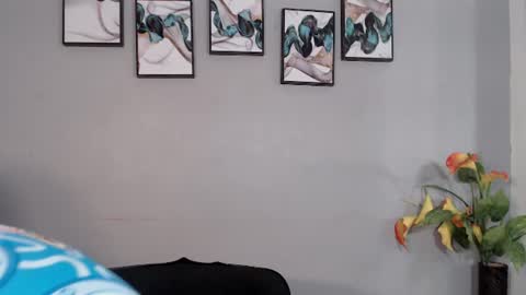sophie_w1 online show from 08-01-26, 12:26