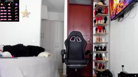 Snapshot of sophiebaker__ chatting on 12-22-25, 01:57 sophiebaker__ online show from 12-22-25, 01:57