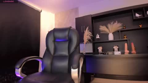 Snapshot of sophiebarnett_ chatting on 02-16-25, 12:19 Sophie online show from 02-16-25, 12:19