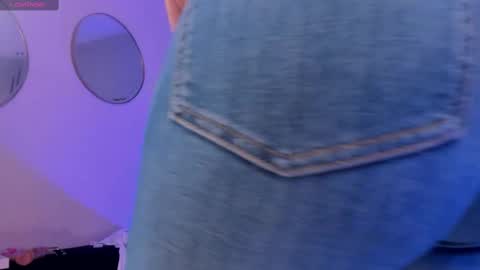 Snapshot of sophiebarnett_ chatting on 09-10-25, 01:05 Sophie online show from 09-10-25, 01:05