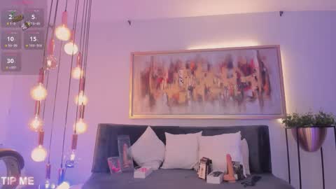 Snapshot of sophiebarnett_ chatting on 10-15-25, 12:00 Sophie online show from 10-15-25, 12:00