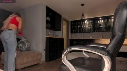 Snapshot of sophiebarnett_ chatting on 11-05-25, 11:27 Sophie online show from 11-05-25, 11:27