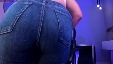 Snapshot of sophiebarnett_ chatting on 05-17-26, 01:29 Sophie online show from 05-17-26, 01:29