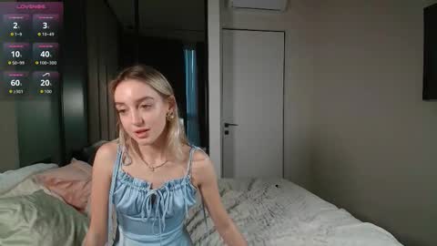 Snapshot of sophiebelll chatting on 09-30-25, 12:32 sophiebelll online show from 09-30-25, 12:32