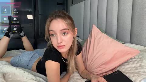 Snapshot of sophiebelll chatting on 10-05-25, 10:46 sophiebelll online show from 10-05-25, 10:46