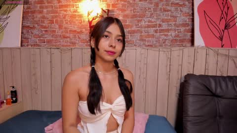 Snapshot of sophiebenson_ chatting on 12-31-24, 12:15 Sophie online show from 12-31-24, 12:15