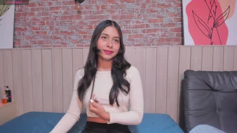 Snapshot of sophiebenson_ chatting on 02-05-25, 03:52 Sophie online show from 02-05-25, 03:52