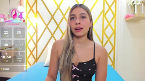 Snapshot of sophiebenson_ chatting on 04-09-26, 12:43 Sophie online show from 04-09-26, 12:43