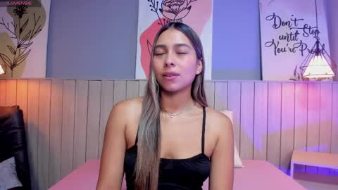 Sophie online show from 05-27-26, 01:08
