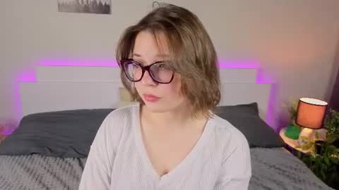 Snapshot of sophieblush chatting on 06-15-26, 06:48 Sophia online show from 06-15-26, 06:48