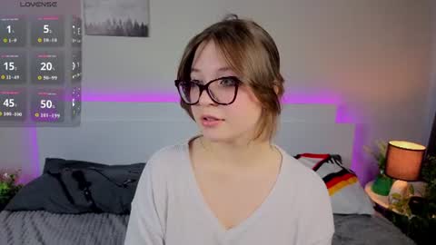 Snapshot of sophieblush chatting on 06-30-26, 05:30 Sophia online show from 06-30-26, 05:30