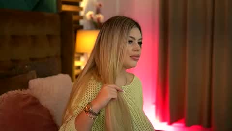 Sophie online show from 11-24-25, 06:02