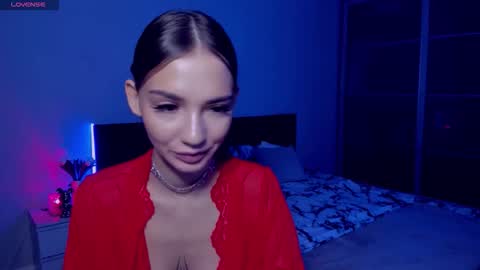 Sophie online show from 10-11-25, 02:55