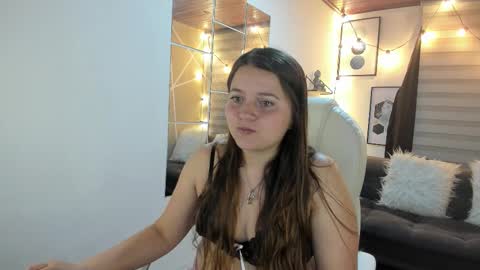 Sophie  online show from 10-20-25, 01:11