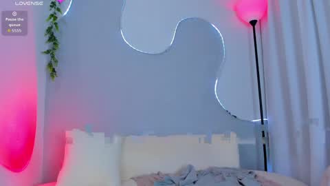 Sophie online show from 04-02-26, 11:02