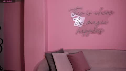 Sophie Houston online show from 05-13-26, 02:53