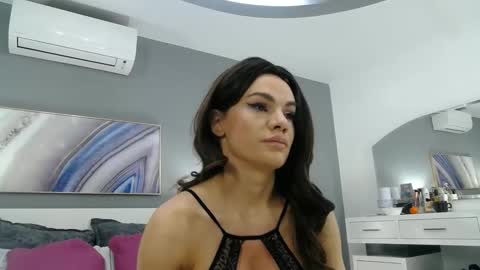 Snapshot of sophiejoulia chatting on 01-06-25, 05:38 Sophie online show from 01-06-25, 05:38