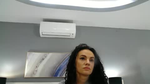 Snapshot of sophiejoulia chatting on 02-14-25, 09:32 Sophie online show from 02-14-25, 09:32