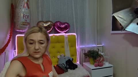 sophiekittyy online show from 03-04-25, 10:35