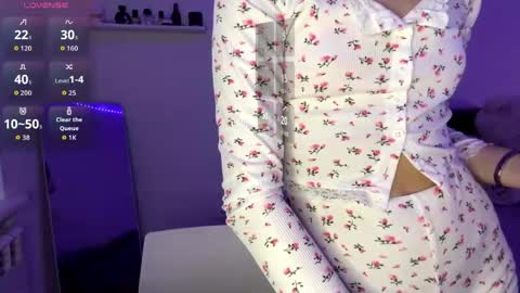 citygirl my face is 10 my body tea everything on me natural im petiteee online show from 04-26-26, 07:00