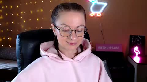 Snapshot of sophieleroux chatting on 05-05-26, 01:52 sophieleroux online show from 05-05-26, 01:52