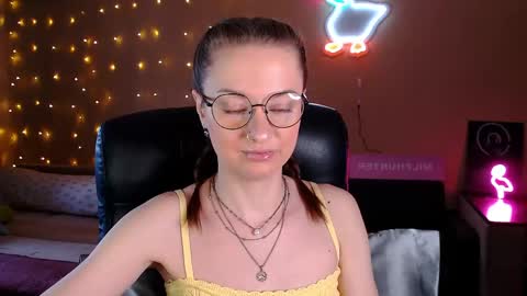 Snapshot of sophieleroux chatting on 05-07-26, 12:10 sophieleroux online show from 05-07-26, 12:10