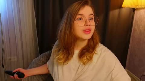 Snapshot of sophiemure chatting on 01-07-26, 10:40 Sophie online show from 01-07-26, 10:40