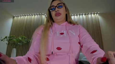 Snapshot of sophiepalmerx chatting on 05-28-26, 11:40 Sophie Palmer online show from 05-28-26, 11:40