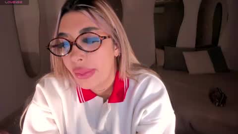 Snapshot of sophiepalmerx chatting on 06-18-26, 12:20 Sophie Palmer online show from 06-18-26, 12:20