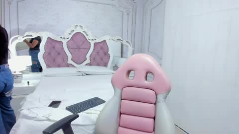 Snapshot of sophiesexx_ chatting on 05-01-26, 06:45 Sopjie online show from 05-01-26, 06:45