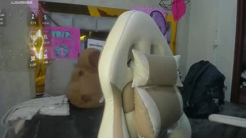   Sophie  online show from 11-23-25, 08:08