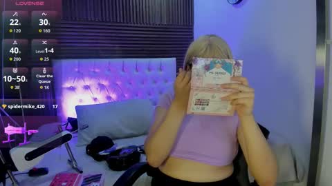 Snapshot of sophiewolf_ chatting on 03-20-26, 06:07 Sophie online show from 03-20-26, 06:07