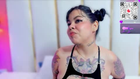 Snapshot of sophieyenki chatting on 10-11-25, 11:03 SOPHIE online show from 10-11-25, 11:03