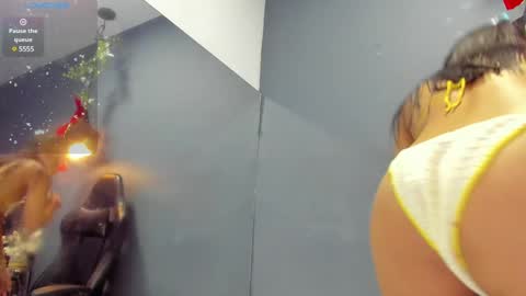 Snapshot of sophiietaylor_ chatting on 12-13-24, 11:50 Sophie Taylor online show from 12-13-24, 11:50