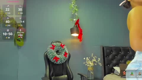 Snapshot of sophiietaylor_ chatting on 12-18-24, 11:08 Sophie Taylor online show from 12-18-24, 11:08