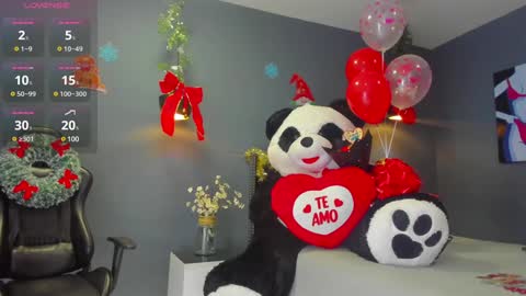 Snapshot of sophiietaylor_ chatting on 12-19-24, 11:14 Sophie Taylor online show from 12-19-24, 11:14