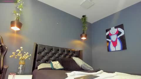 Snapshot of sophiietaylor_ chatting on 01-20-25, 11:10 Sophie Taylor online show from 01-20-25, 11:10