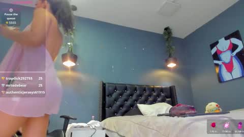 Snapshot of sophiietaylor_ chatting on 09-14-25, 01:32 Sophie Taylor online show from 09-14-25, 01:32