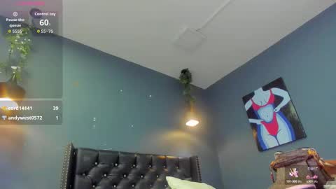Snapshot of sophiietaylor_ chatting on 10-03-25, 11:35 Sophie Taylor online show from 10-03-25, 11:35