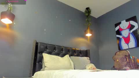 Snapshot of sophiietaylor_ chatting on 10-13-25, 11:27 Sophie Taylor online show from 10-13-25, 11:27