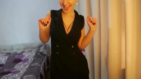 Snapshot of sophilorens chatting on 02-09-26, 10:30 Sophi online show from 02-09-26, 10:30