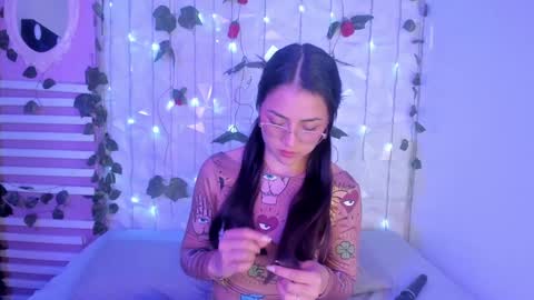 Snapshot of sophy_smilesweet chatting on 12-12-24, 04:21 SOPHY ROGERS online show from 12-12-24, 04:21